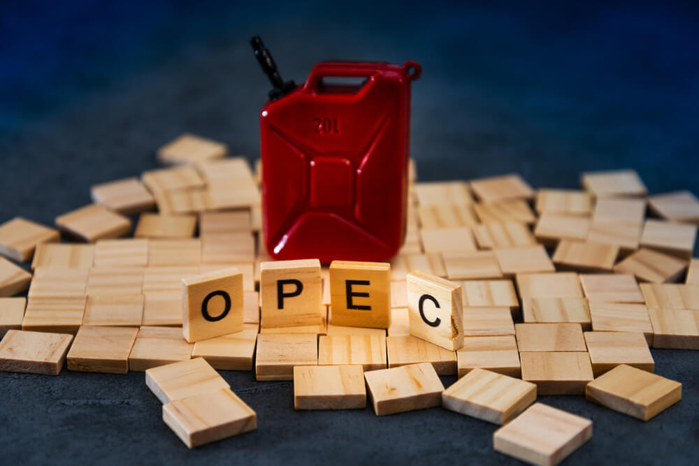 Luongo: Oil Unimpressed with OPEC Production Cut