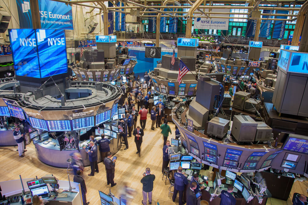 Stocks Wobble After an Early Drop as Markets Stay Volatile