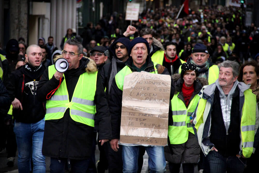 France PM Macron Calls for Quick Tax Cuts to Appease Yellow Vest Protesters