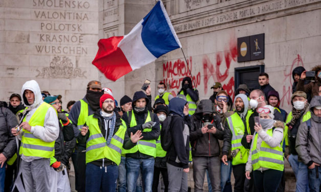 Violent Paris Protesters Join Yellow Vests for Socialist May Day March