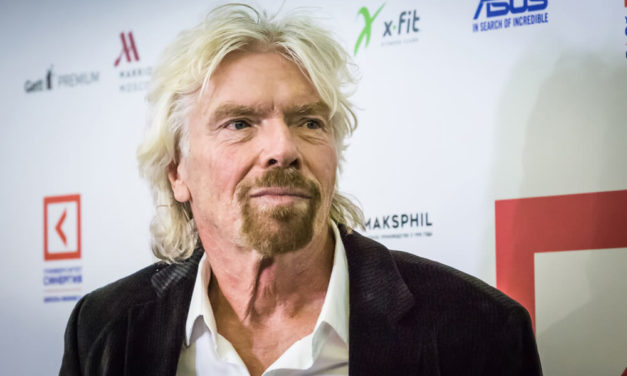 Branson Warns Pound Will Plunge to Value of Dollar in ‘No-Deal’ Brexit
