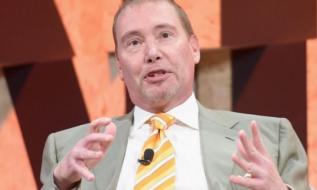 Gundlach Blames Sanders’ Rise for Market Sell-Off