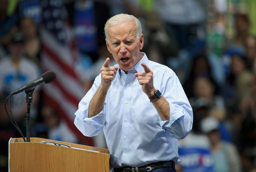 Democrats Persistent With Distortions on Migrants, Economy in Debate