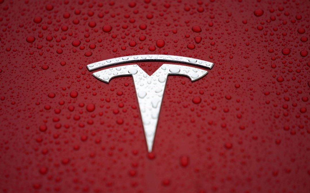 Tesla Jumps to Erase Early Dip After $2B Stock Offering