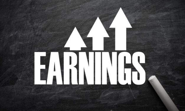 Top Retail Earnings Are a Must-Watch This Week (WMT & TGT Analysis)