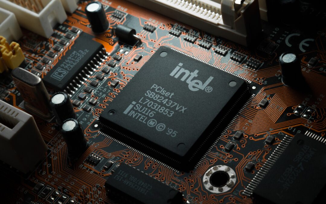 Is Intel “Mr. Popular” Again?