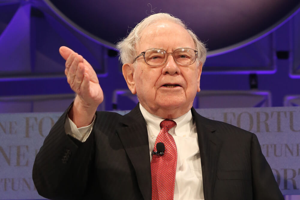 Buffett’s Company Reports a $1.1B 1Q Loss on Paper Losses