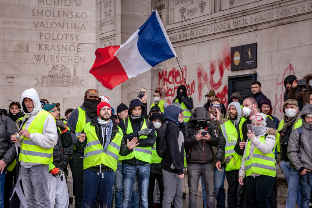 France’s Yellow Vest Protesters March Despite Bans, Injuries